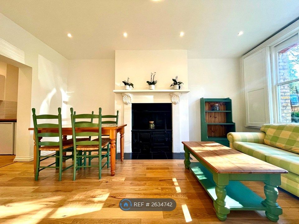 Property photo 1 of 9 Living Room