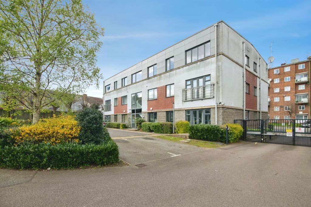 Property photo 1 of 9