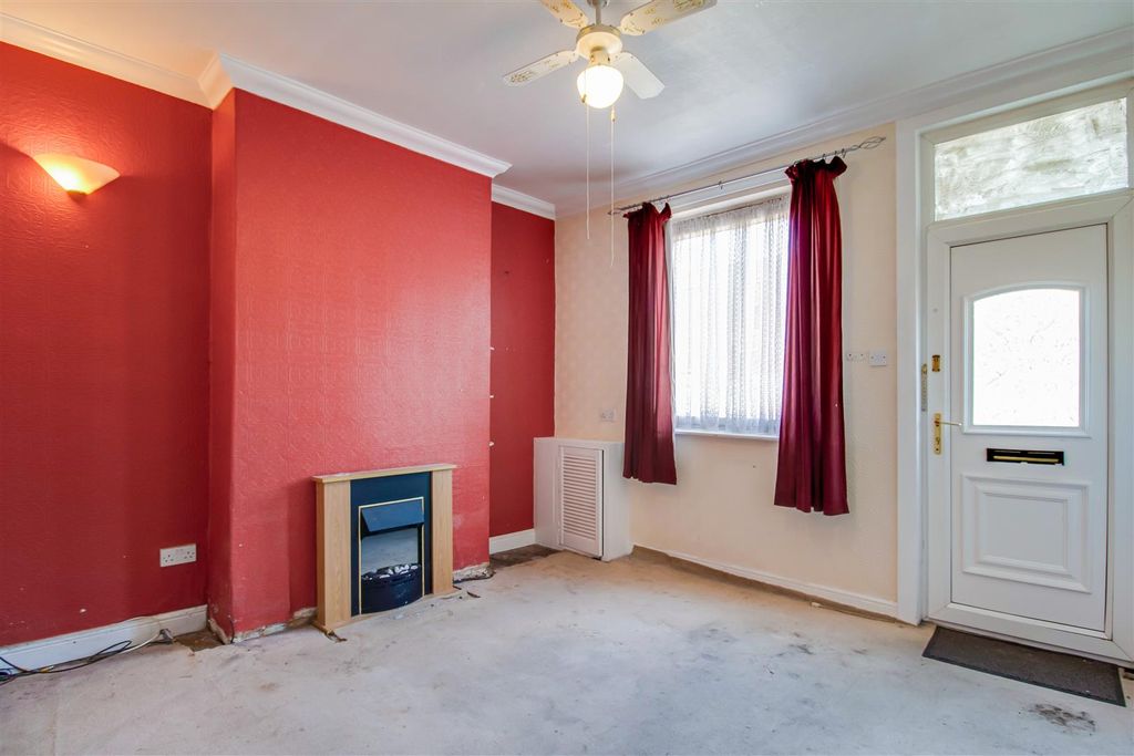 Property photo 3 of 7 Living Room