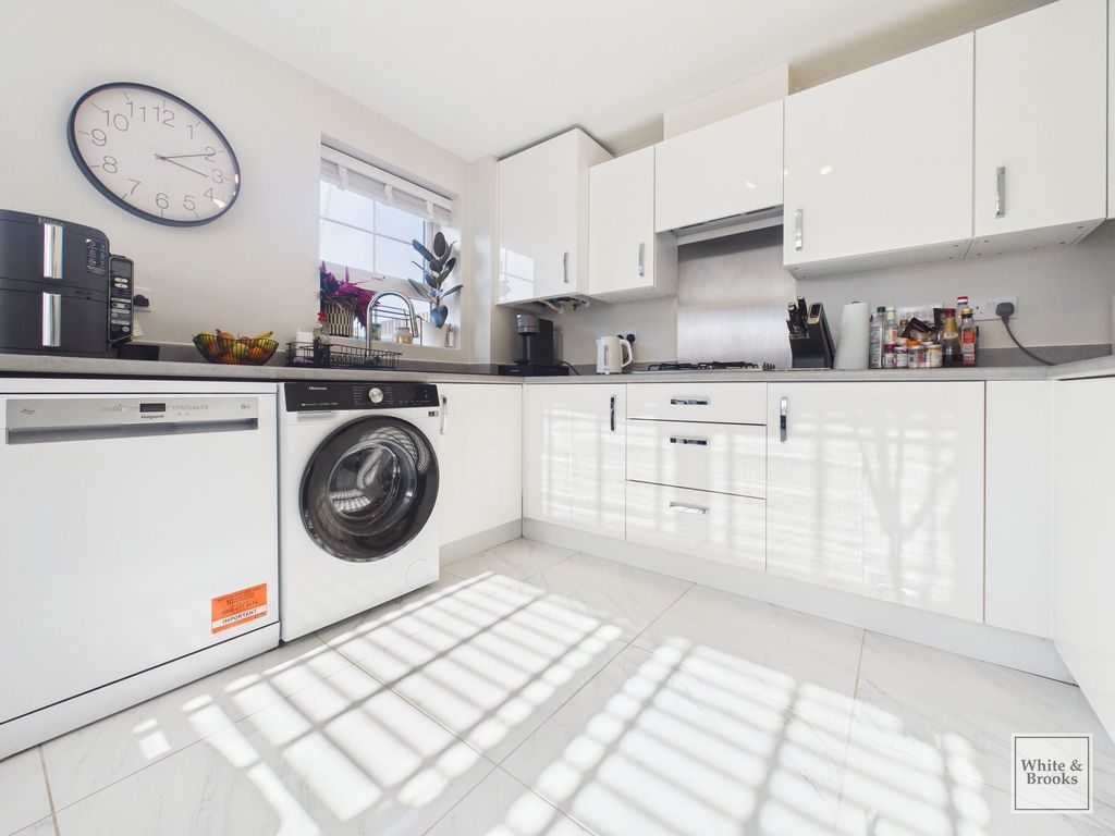 Property photo 3 of 20 Kitchen
