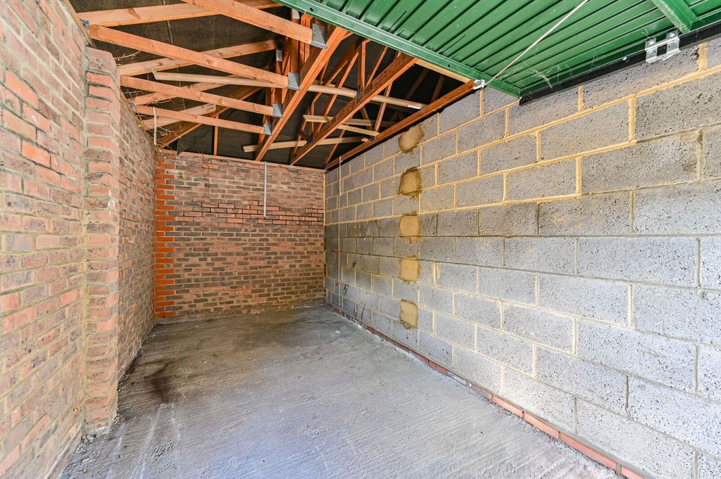 Property photo 1 of 3