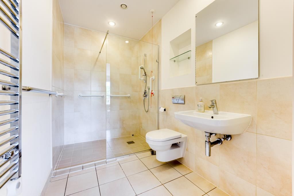 Property photo 3 of 26 32 Avon House, Market Harborough-5.Jpg
