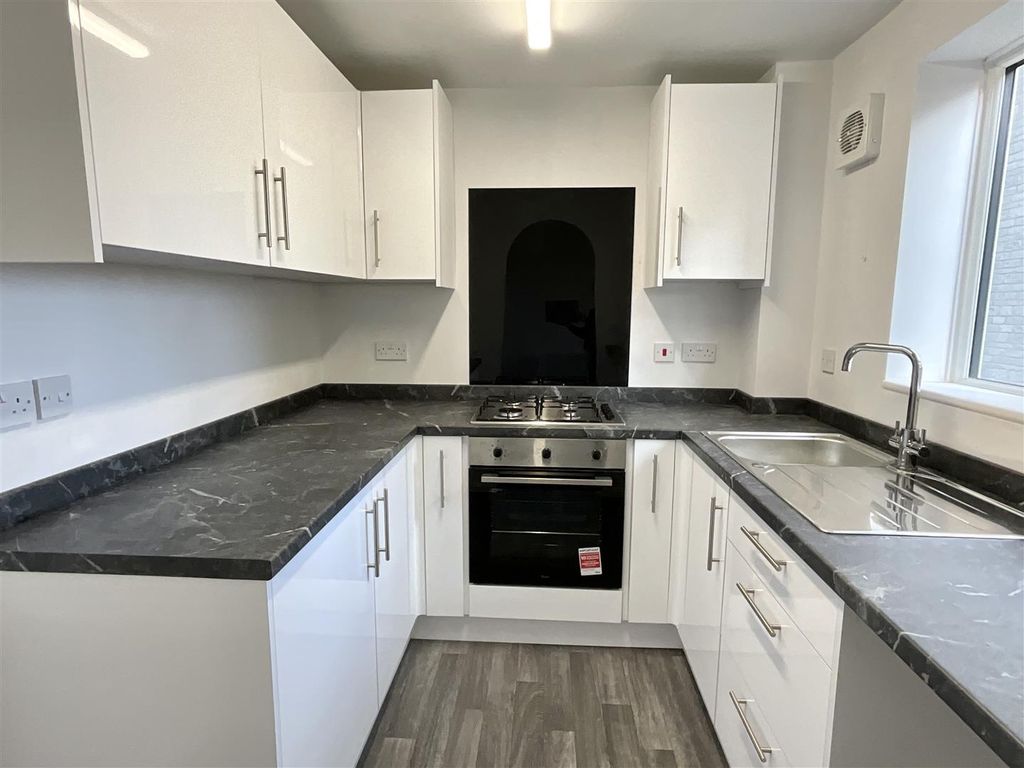 Property photo 2 of 10 Kitchen