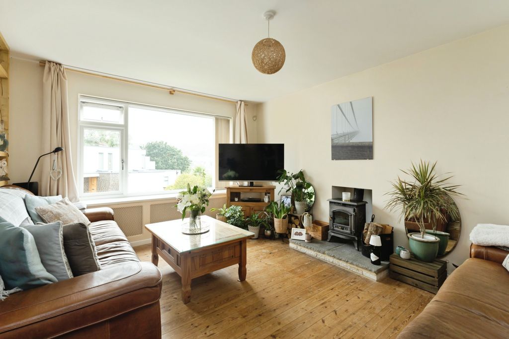 Property photo 2 of 34