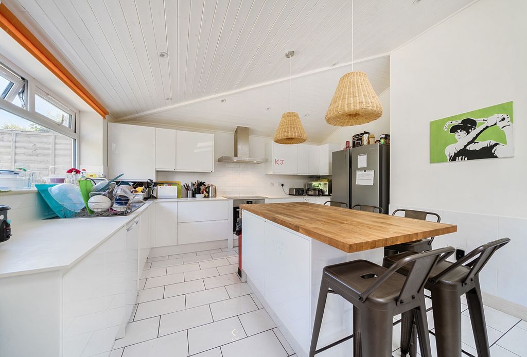 Property photo 2 of 16 1303874-13-68553d...