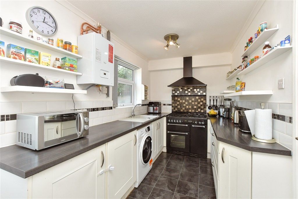 Property photo 3 of 8 Kitchen