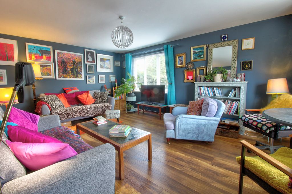 Property photo 2 of 13 Lounge 1