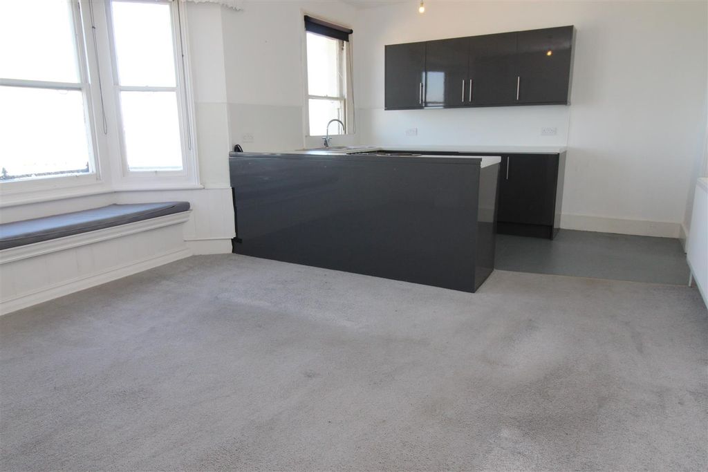 Property photo 2 of 10 Lounge 2.Jpg