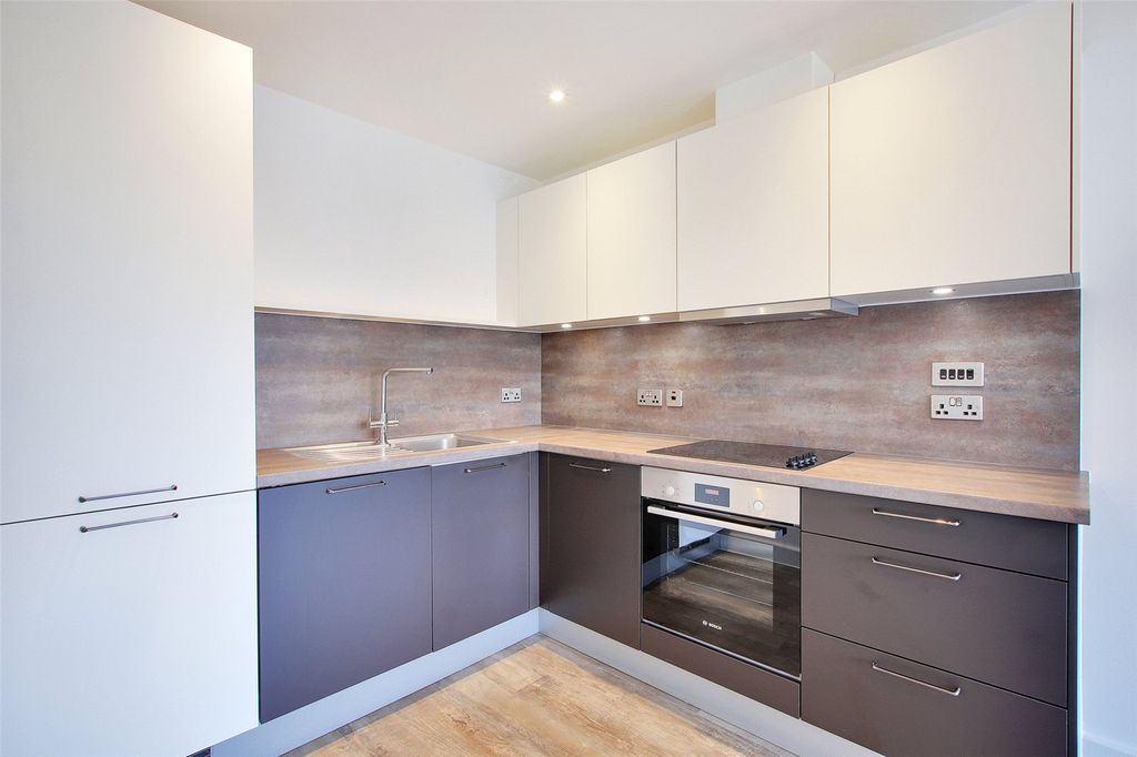 Property photo 3 of 11 Kitchen
