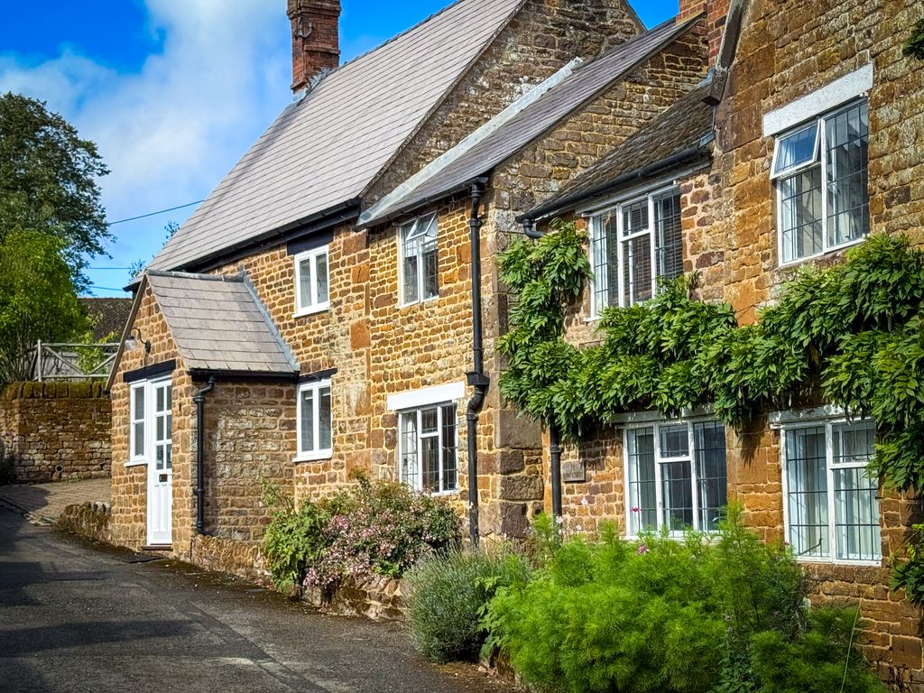 Property photo 2 of 12 Blacksmiths Lane