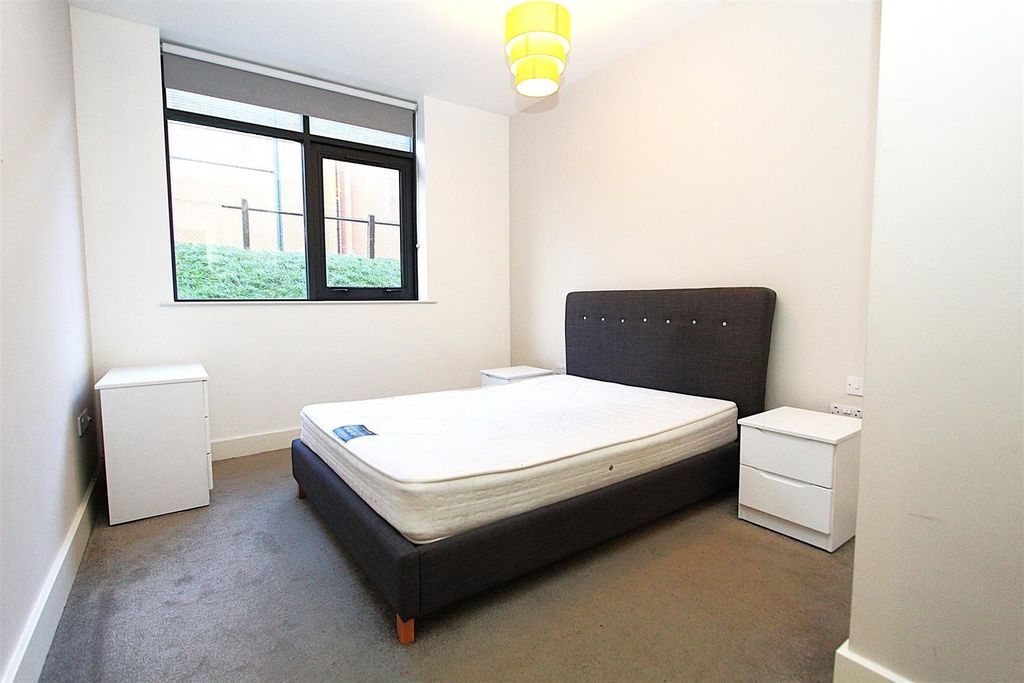 Property photo 2 of 6 Bright Double Bedroom With Modern Furniture...