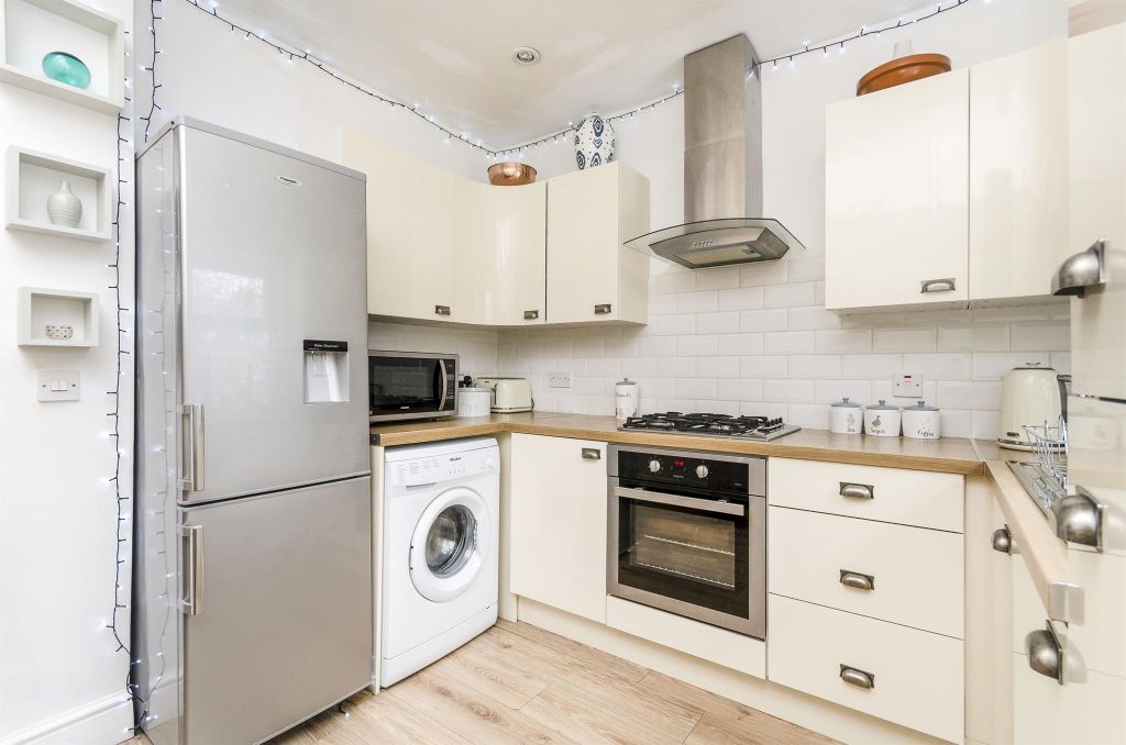 Property photo 1 of 11 Kitchen
