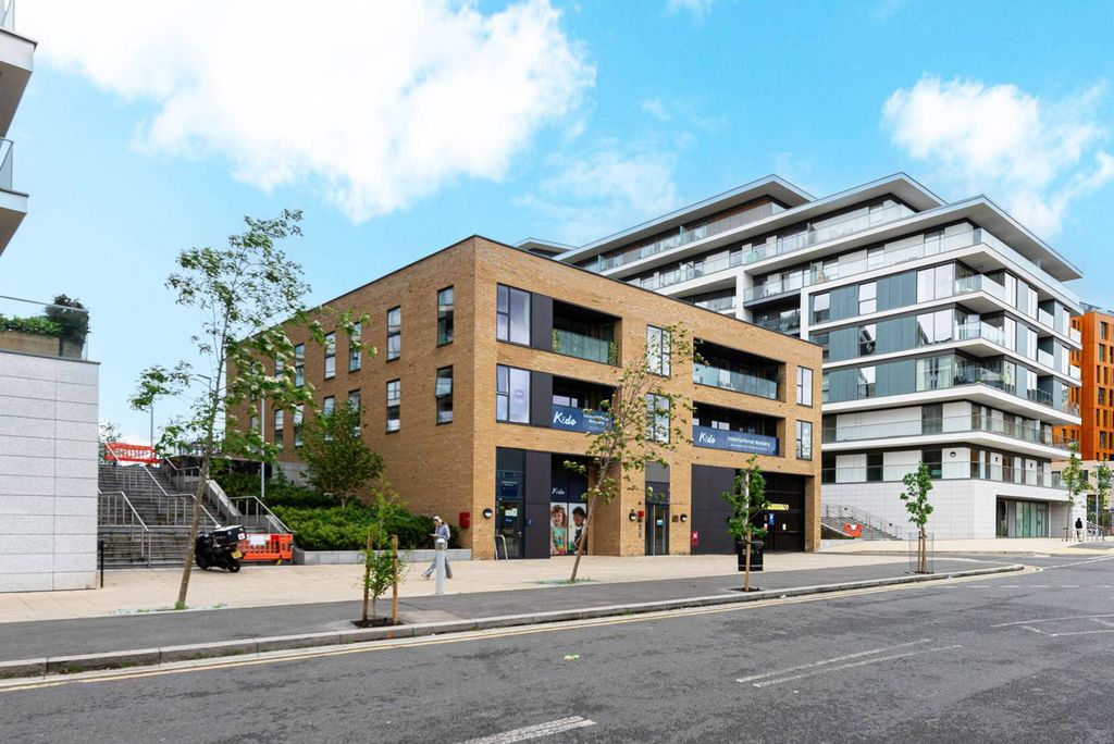 Property photo 2 of 20