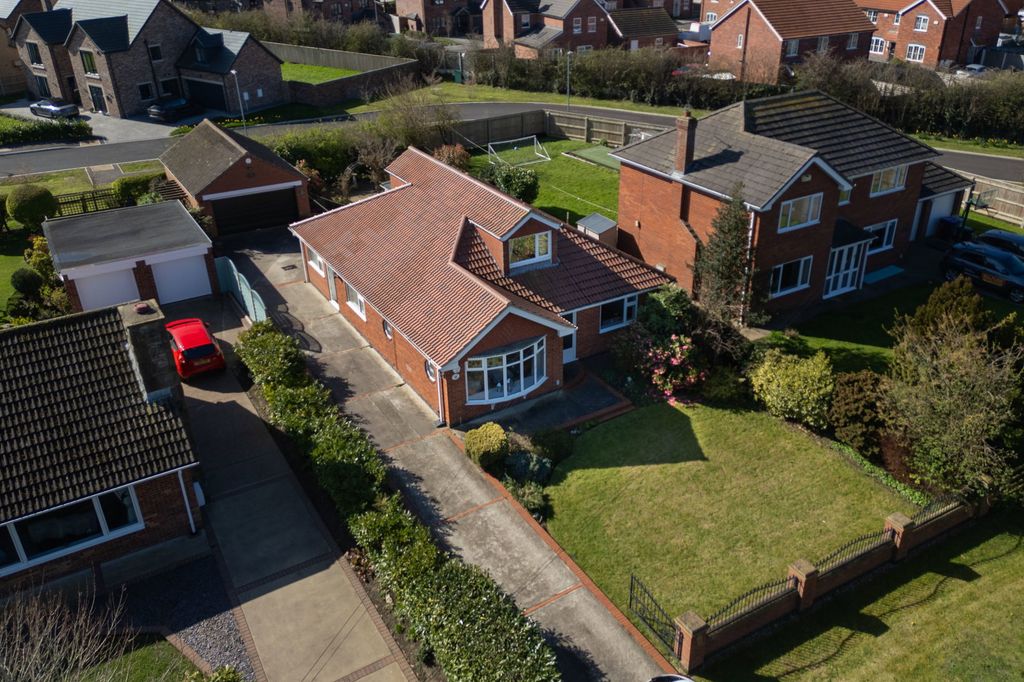 Property photo 1 of 36