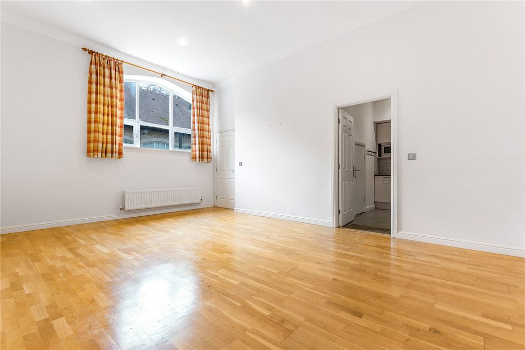 Property photo 2 of 12 Picture No. 14