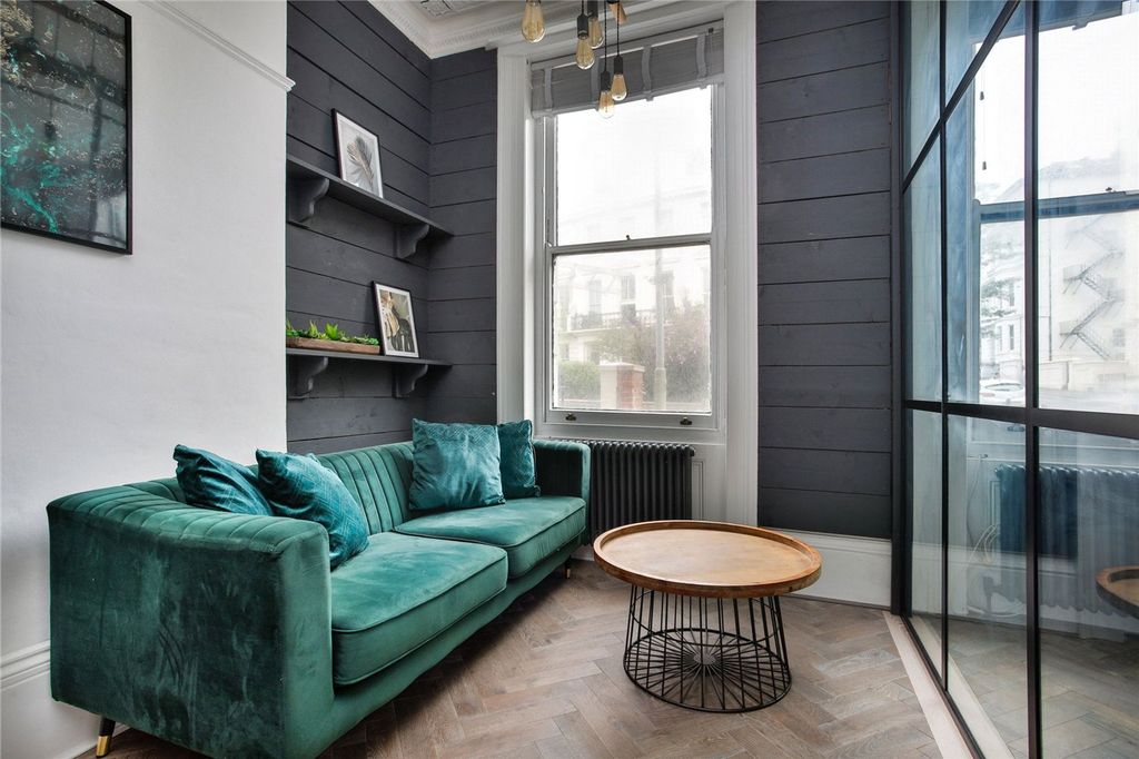 Property photo 2 of 11