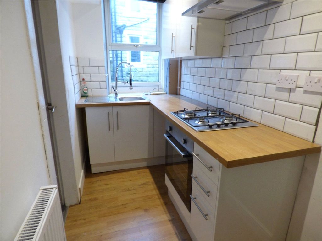 Property photo 3 of 9 Kitchen