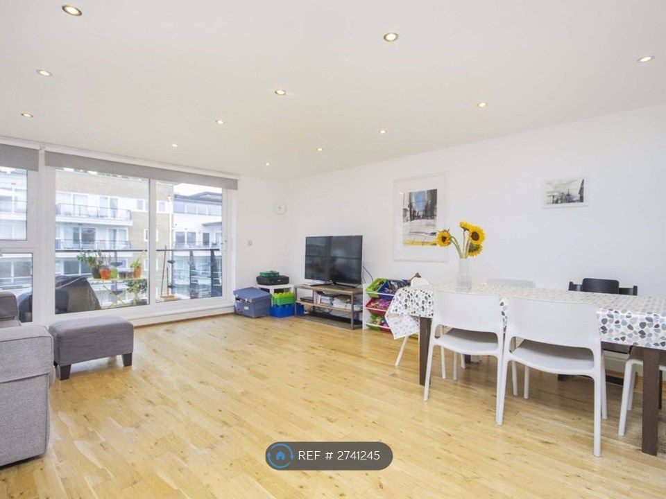 Property photo 1 of 8 Large Living Room