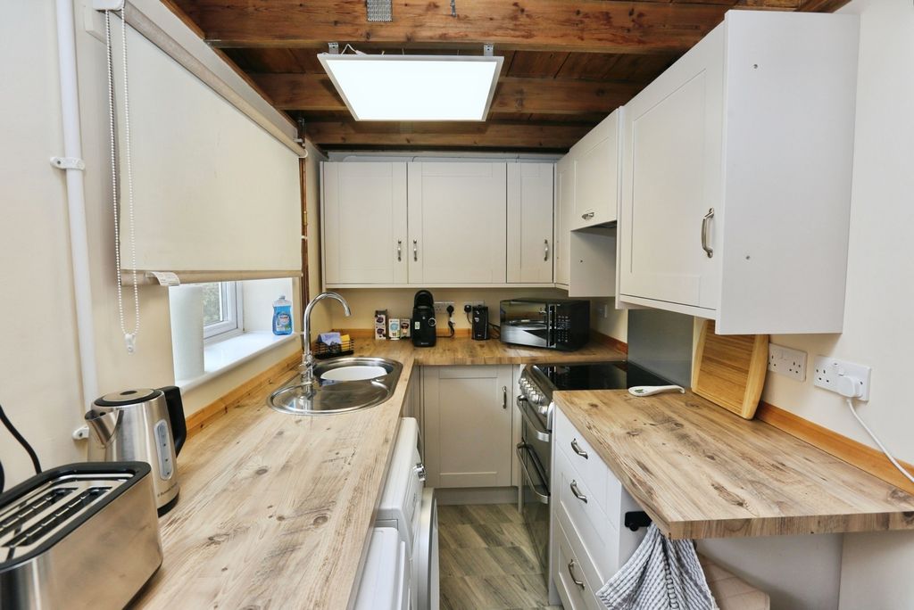 Property photo 2 of 10 Pbox-Img.Jpg