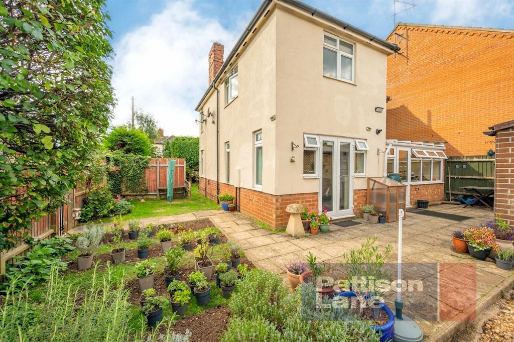 Property photo 2 of 7 Front