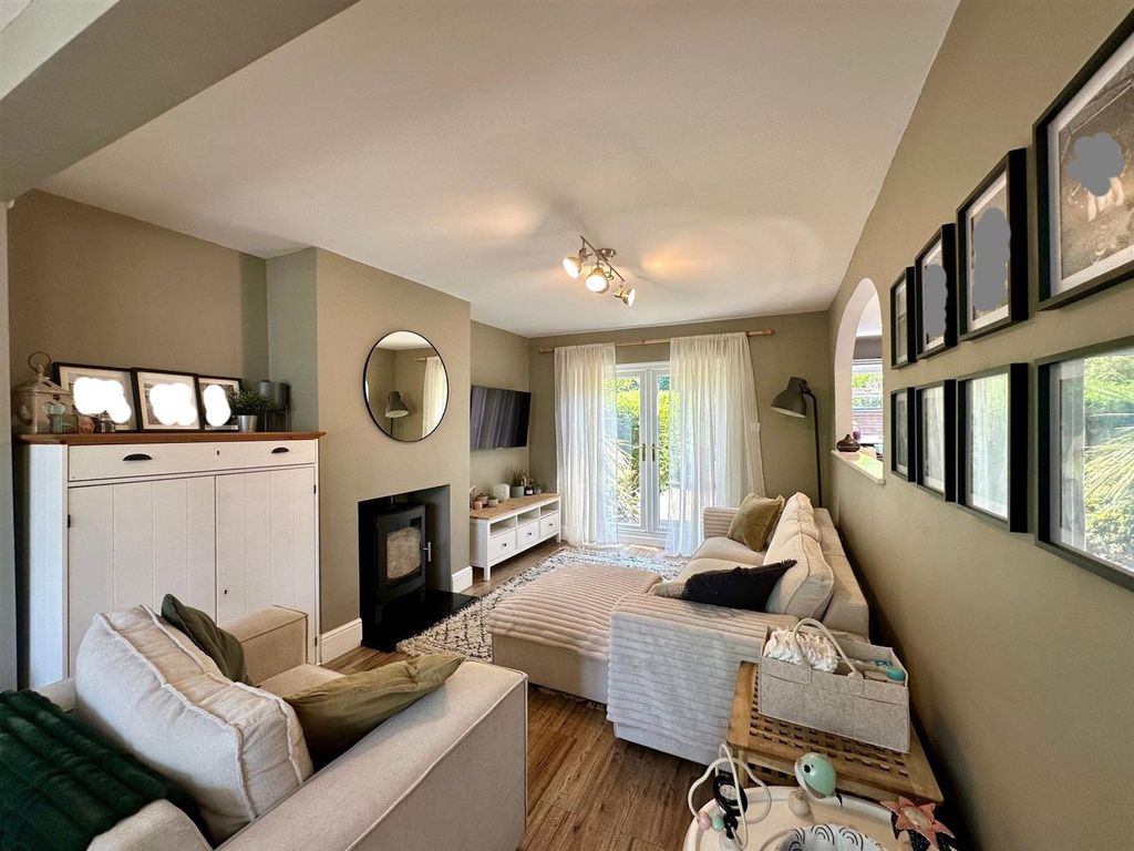 Property photo 3 of 26 Lounge