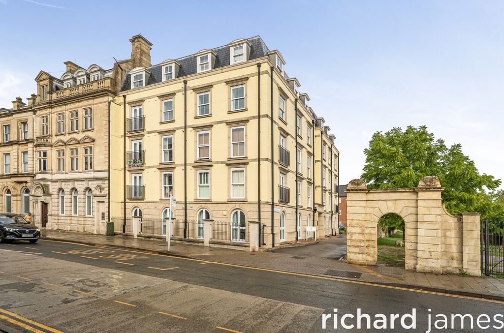 Property photo 1 of 15 F53E47080Ff447c8Aee4719Ae0c8Db53