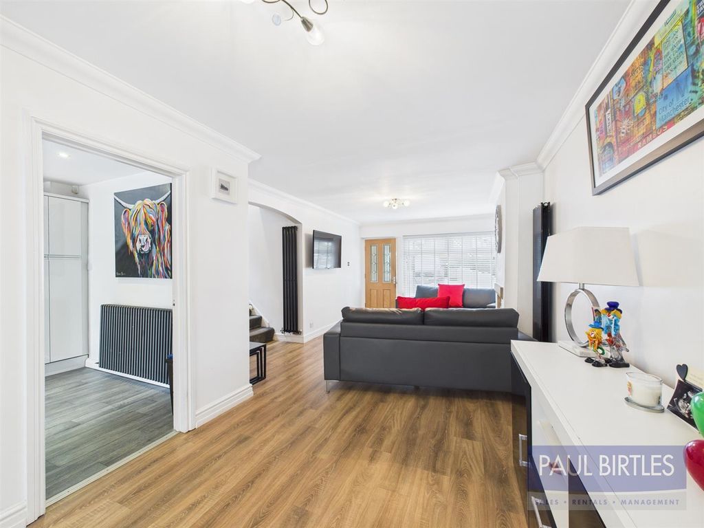 Property photo 3 of 28 Cam04378G0-Pr0203-Still025.Jpg