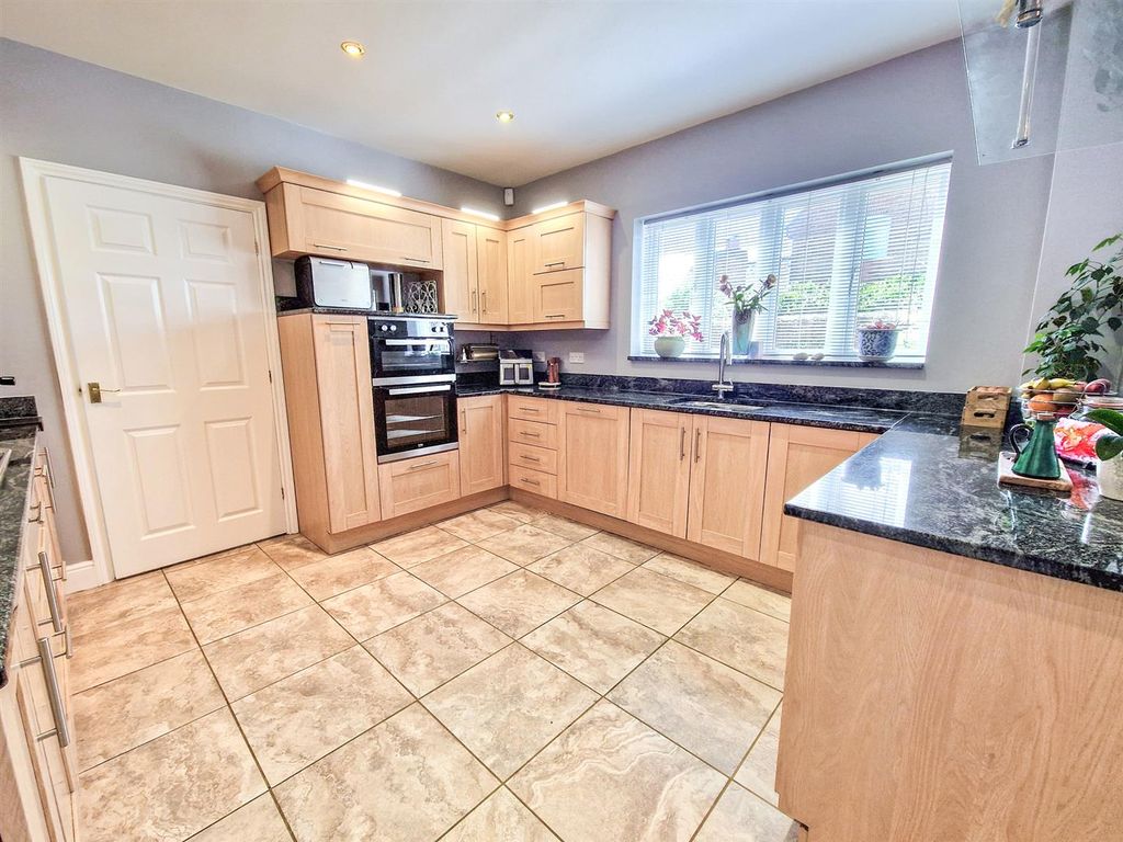 Property photo 3 of 29 Kitchen
