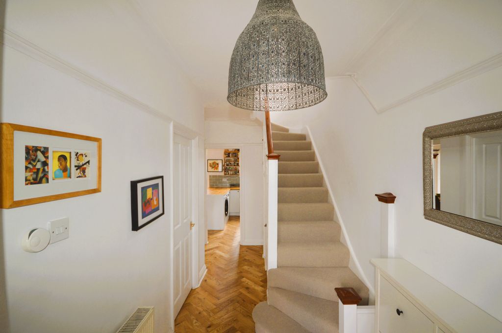 Property photo 2 of 39