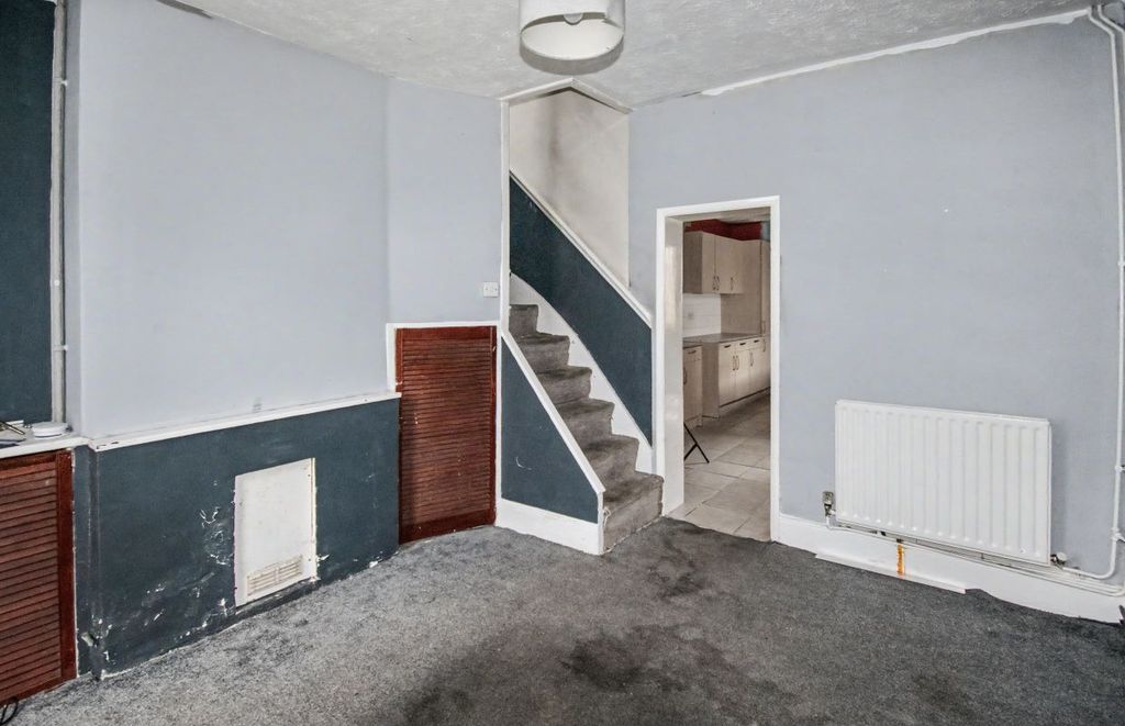 Property photo 2 of 8