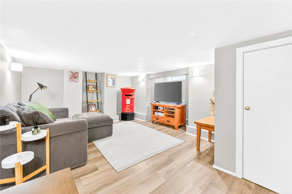 Property photo 3 of 17 Picture No. 23