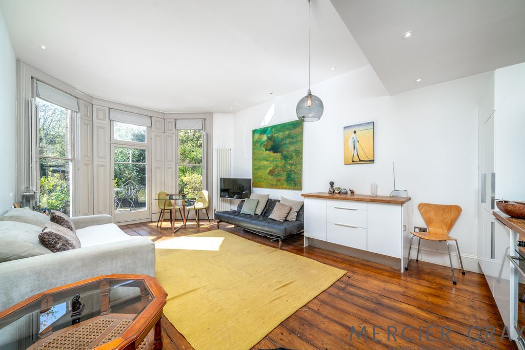 Property photo 1 of 16 Photo 5