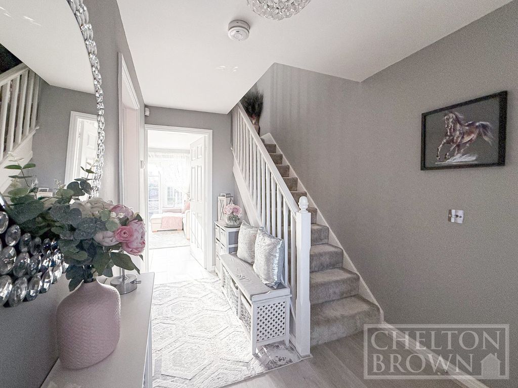 Property photo 2 of 18 Hallway