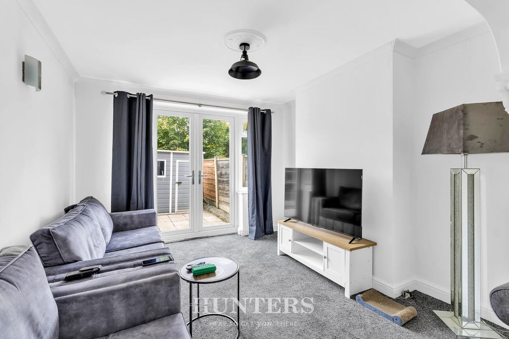 Property photo 3 of 18 Living Room