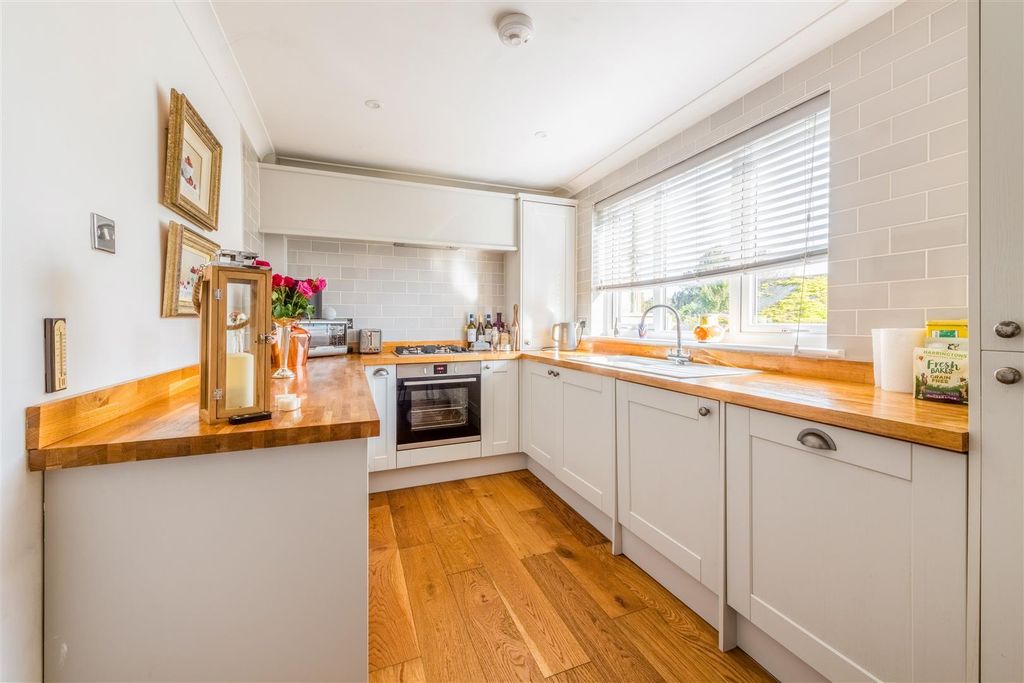 Property photo 2 of 40 1 Vernon Avenue-2.Jpg