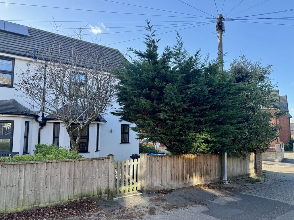 Property photo 2 of 24