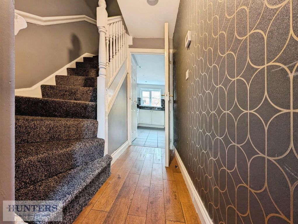 Property photo 3 of 16 Entrance Hallway