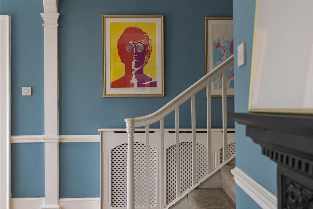 Property photo 2 of 33