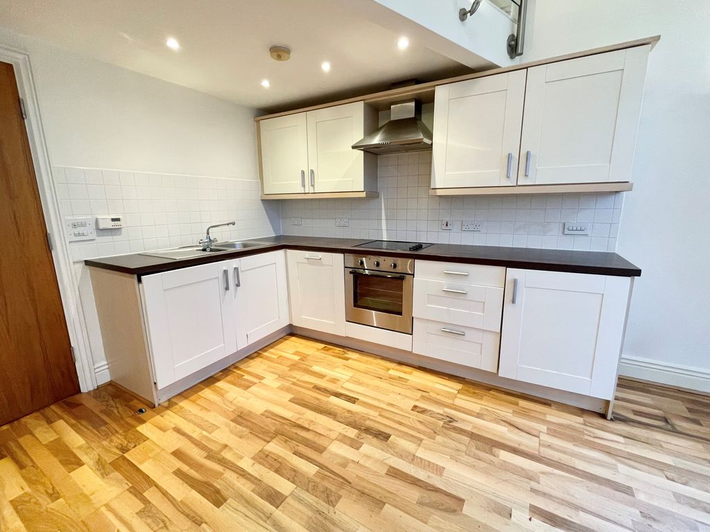 Property photo 2 of 21