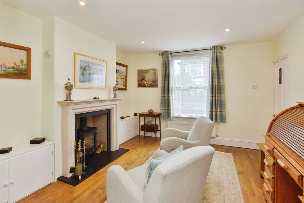 Property photo 3 of 20 Snug