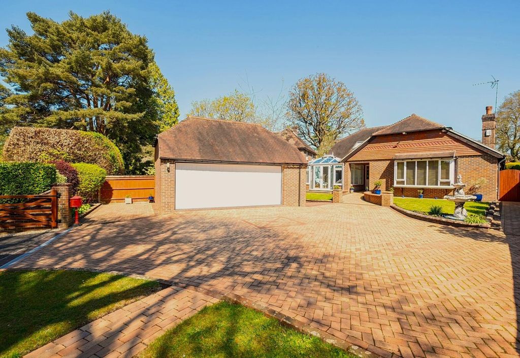 Property photo 1 of 16 Driveway
