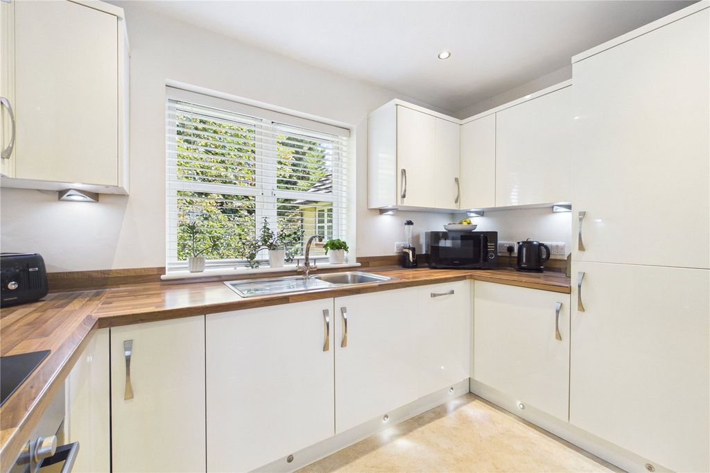 Property photo 1 of 17 Kitchen