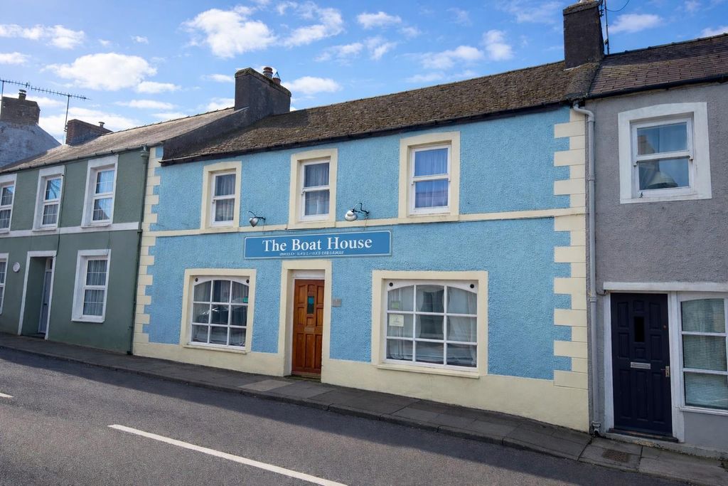 Property photo 3 of 26 Entrance Vestibule