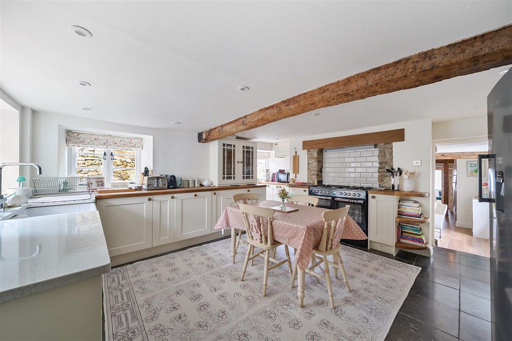 Property photo 2 of 22 Kitchen