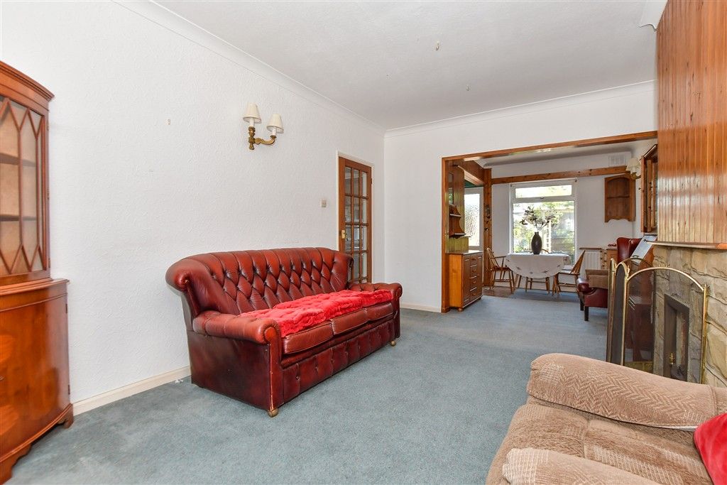 Property photo 3 of 14 Lounge