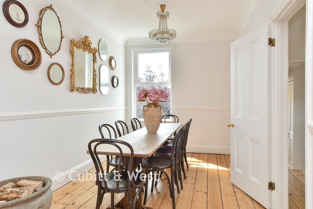 Property photo 3 of 23 Dining Area