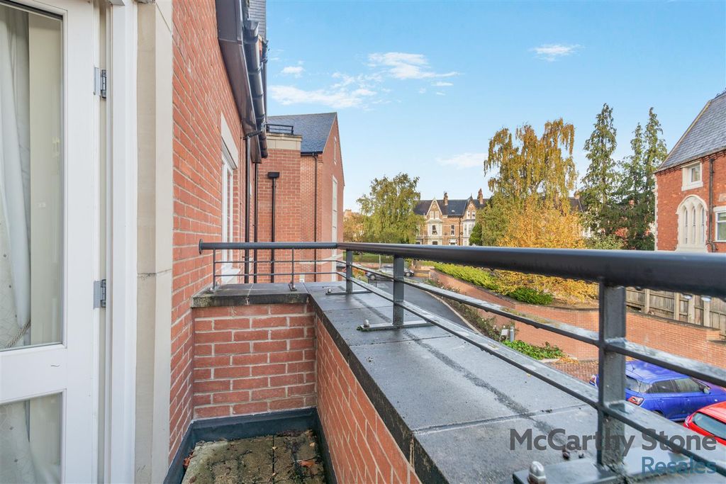 Property photo 3 of 18 8668913-Exterior01.Jpg