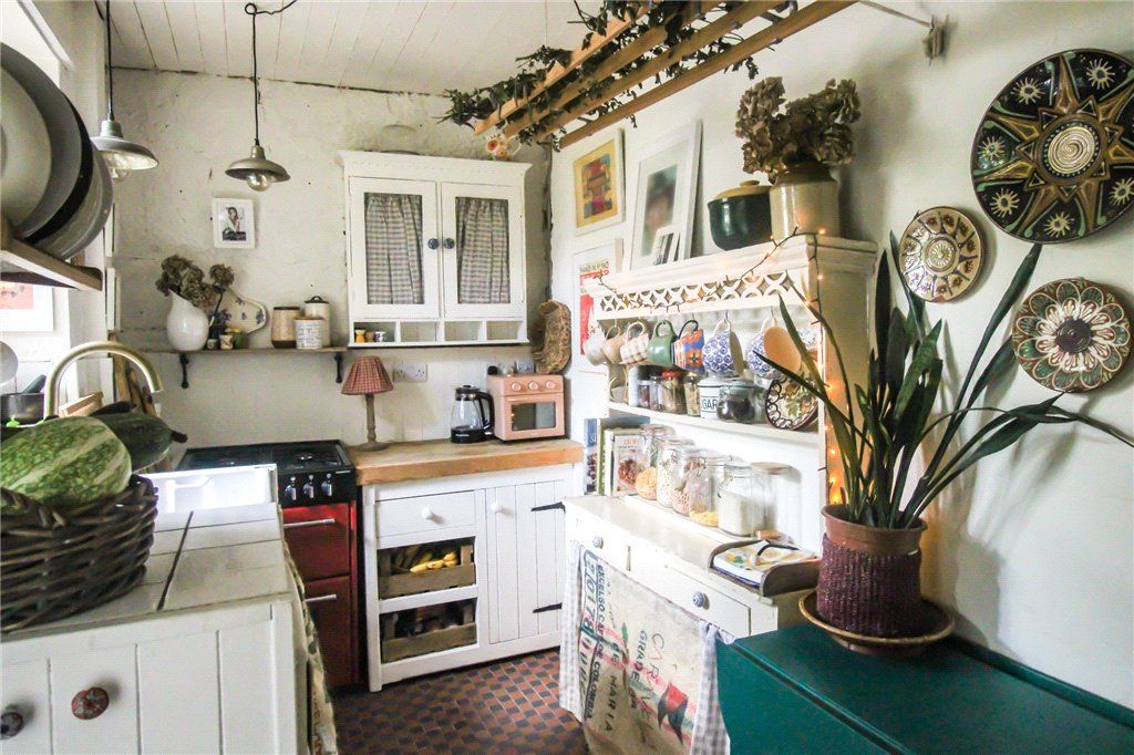 Property photo 3 of 11 Kitchen