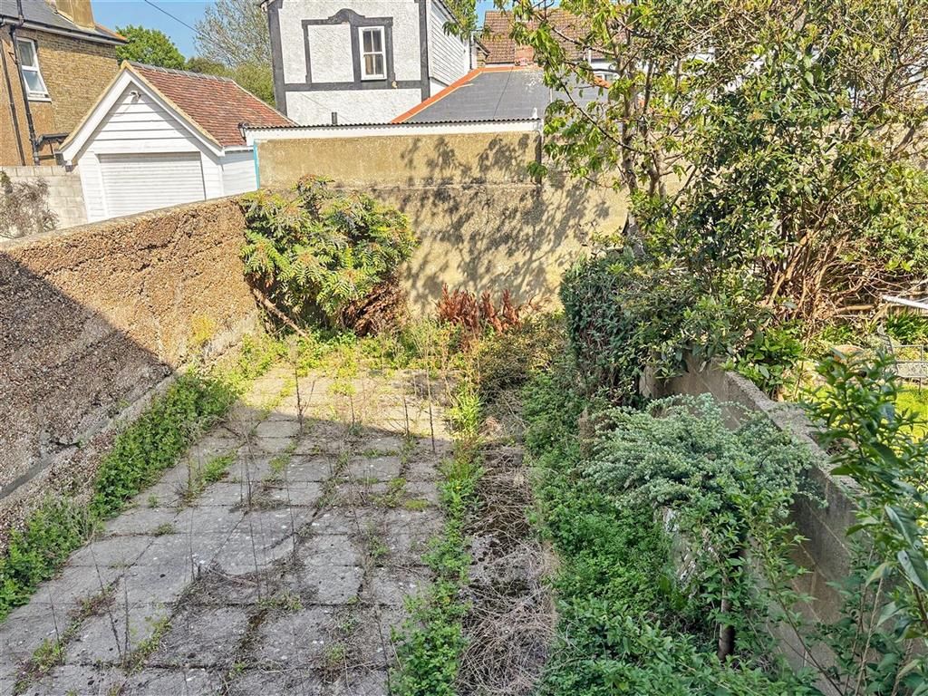 Property photo 2 of 9 Garden