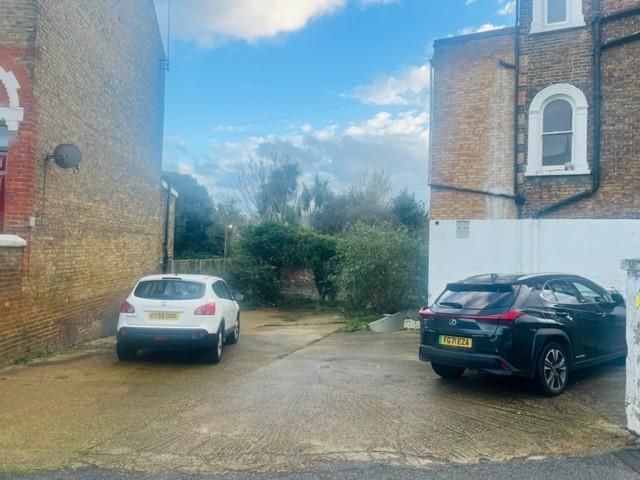 Property photo 3 of 14 23Cresc.Jpg